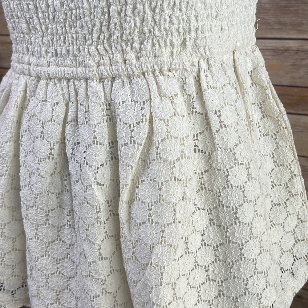 NWOT Hollister smocked top - Picture 3 of 6